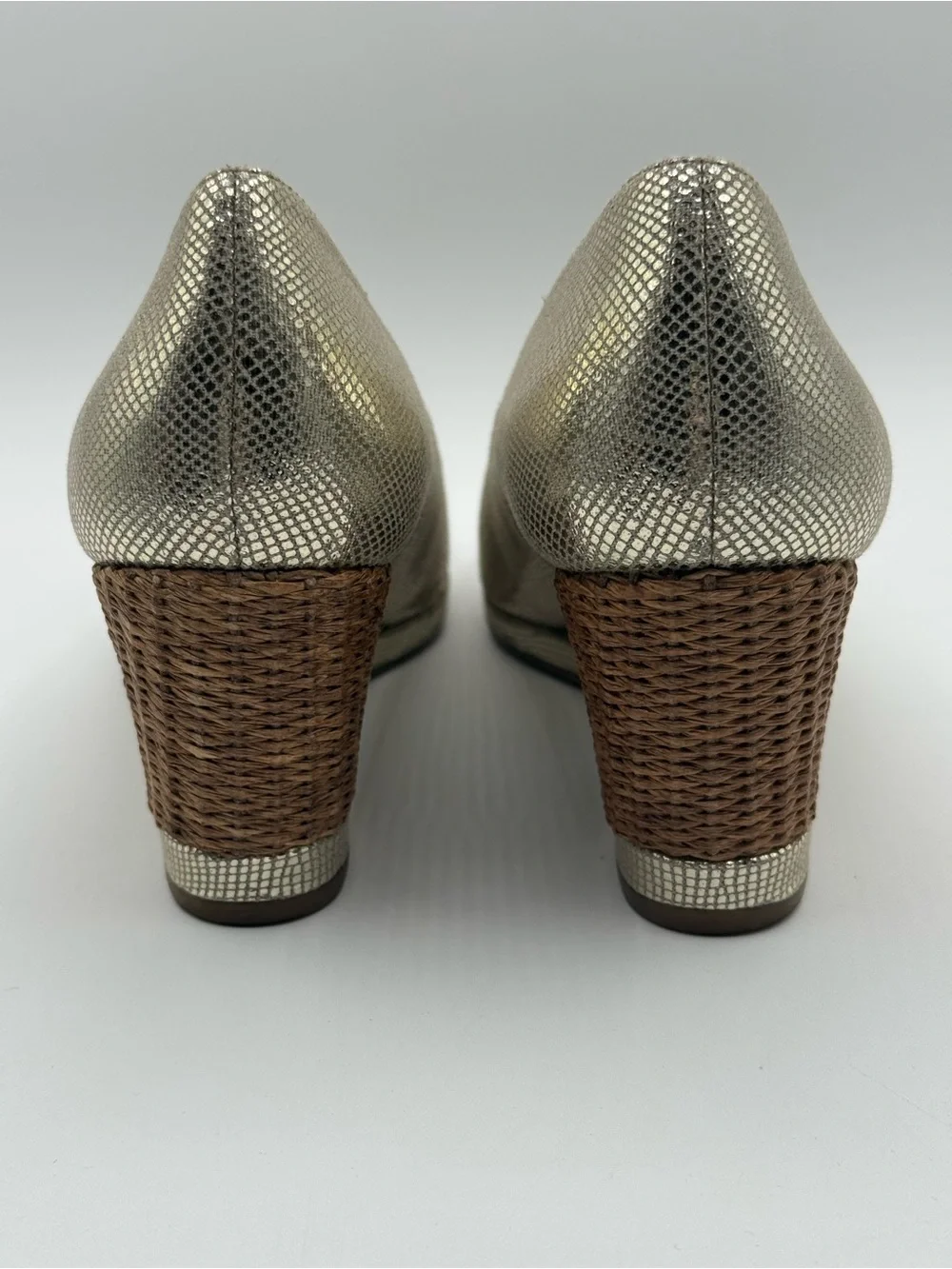 Naturalizer N5 Comfort Women’s Metallic Gold Peep Toe Wedge Pumps Textured Heel